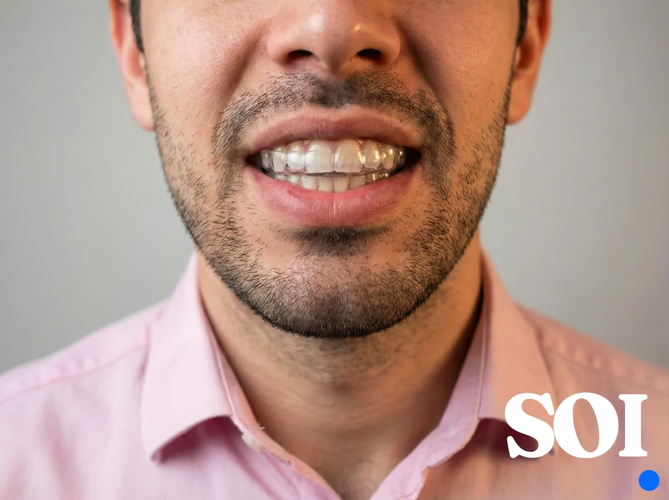 Paciente con férula oclusal para tratamiento de ATM — SOI Quito